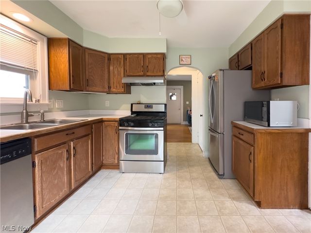 1517 Holmden Road, South Euclid, OH 44121