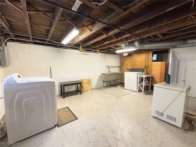 1517 Holmden Road, South Euclid, OH 44121