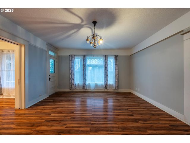 509 N COLLIER St, Coquille, OR 97423