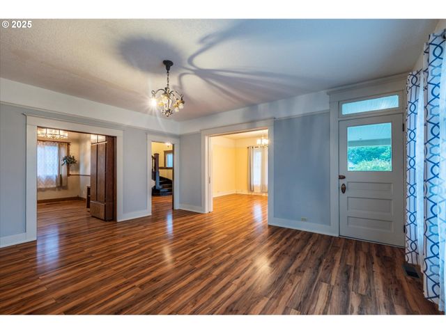 509 N COLLIER St, Coquille, OR 97423