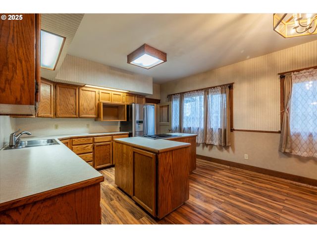 509 N COLLIER St, Coquille, OR 97423