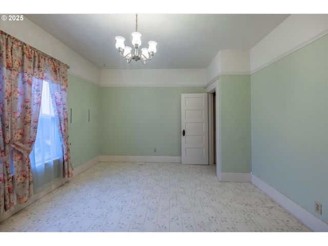 509 N COLLIER St, Coquille, OR 97423