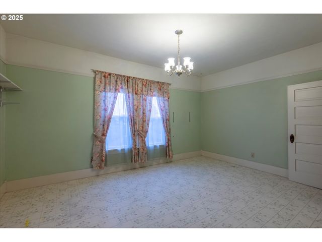 509 N COLLIER St, Coquille, OR 97423