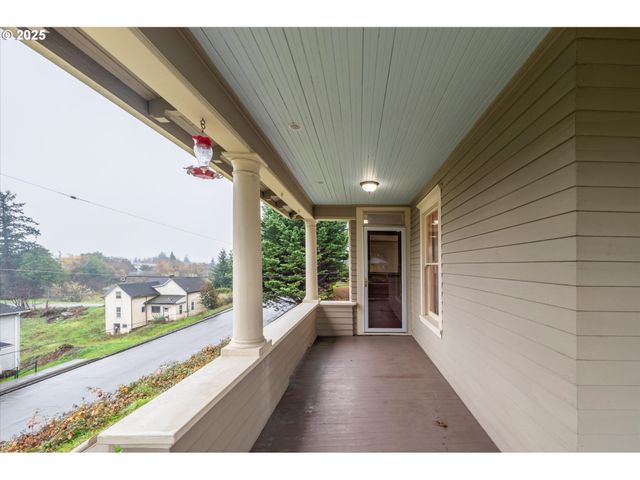 509 N COLLIER St, Coquille, OR 97423