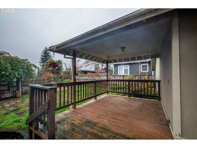 509 N COLLIER St, Coquille, OR 97423