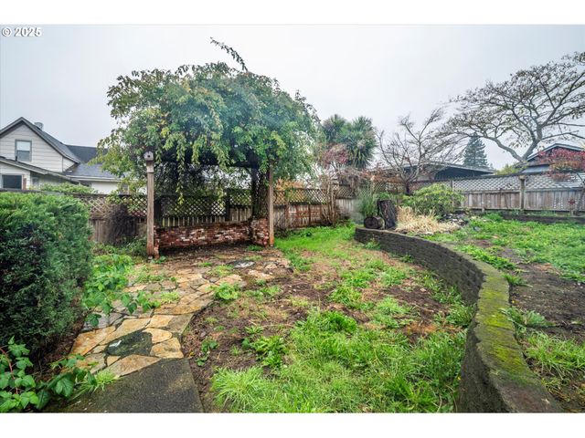 509 N COLLIER St, Coquille, OR 97423