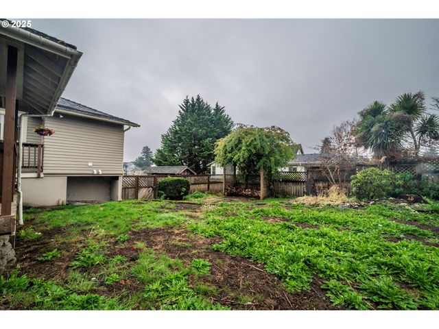 509 N COLLIER St, Coquille, OR 97423