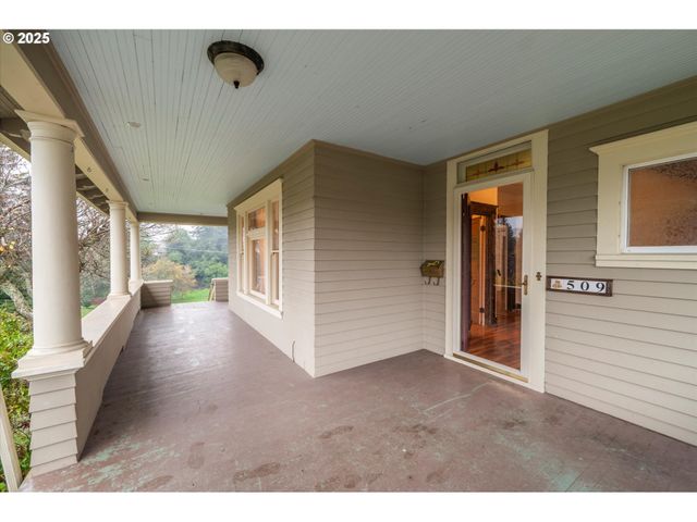 509 N COLLIER St, Coquille, OR 97423