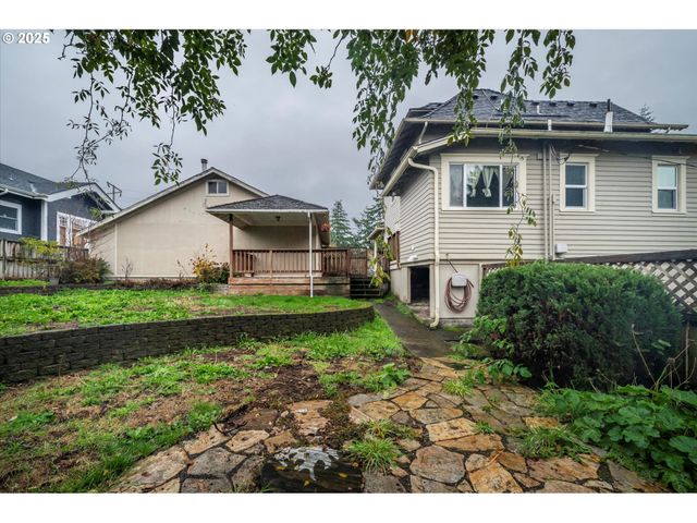 509 N COLLIER St, Coquille, OR 97423