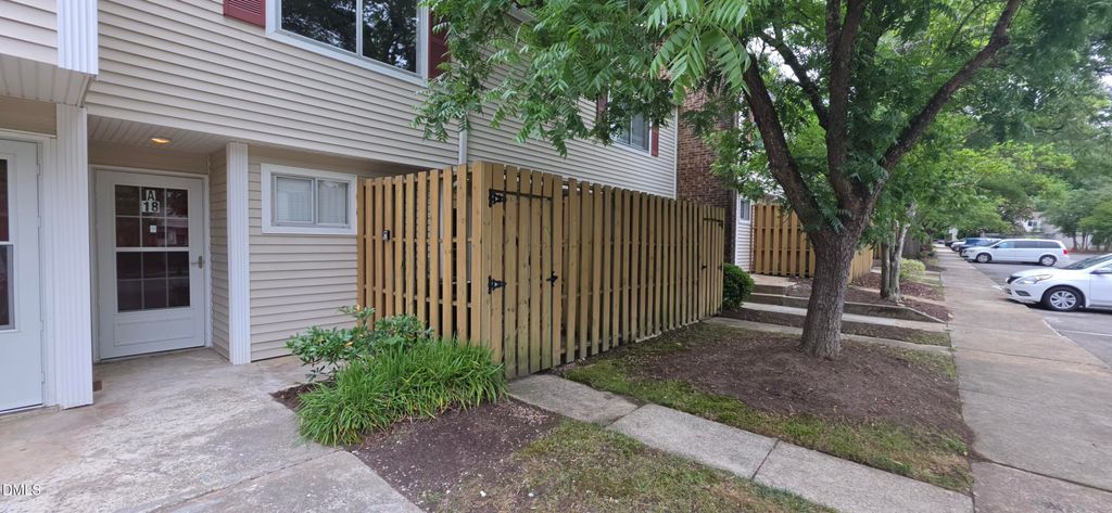 220 Elizabeth Street Apt A18, Chapel Hill, NC 27514
