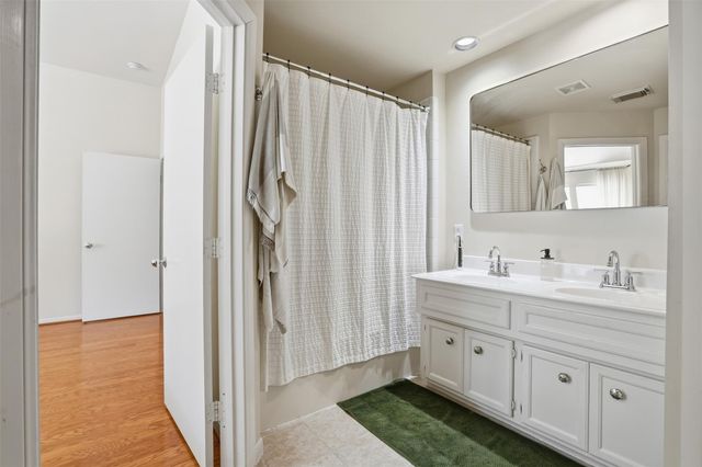 1250 W 18th Street, Houston, TX 77008