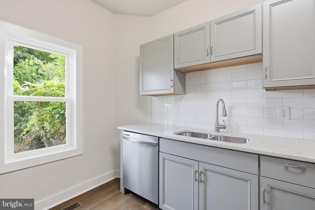411 W MARTIN ST, Martinsburg, WV 25401