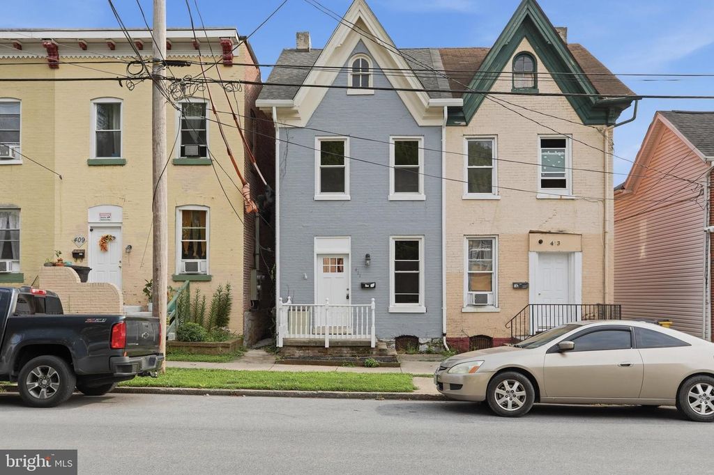 411 W MARTIN ST, Martinsburg, WV 25401