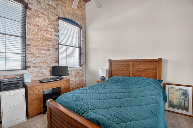 25 W Commercial St Apt 10, Waterloo, IA 50701