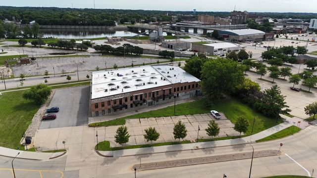 25 W Commercial St Apt 10, Waterloo, IA 50701