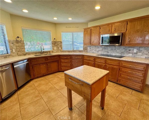 41565 Thornton, Hemet, CA 92544