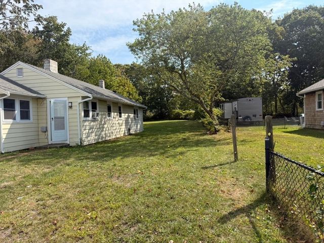 252 Hinckley Rd, Barnstable, MA 02601