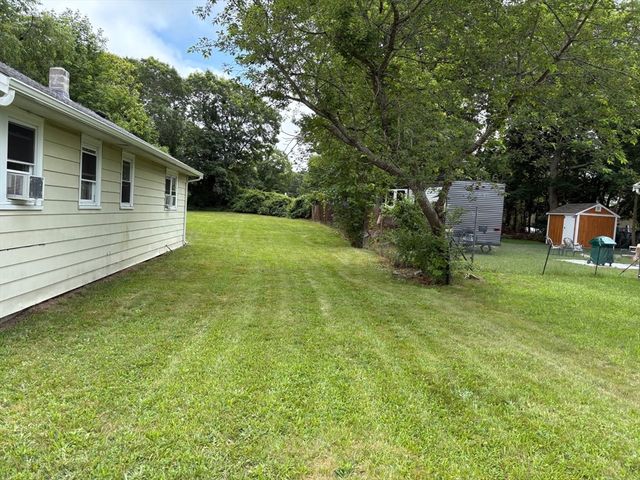 252 Hinckley Rd, Barnstable, MA 02601