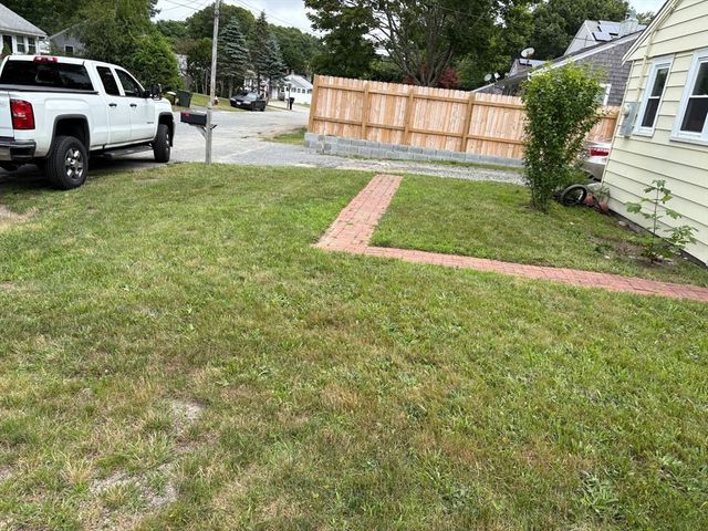 252 Hinckley Rd, Barnstable, MA 02601