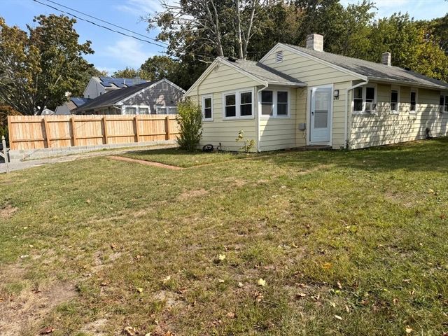 252 Hinckley Rd, Barnstable, MA 02601