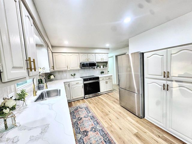 2317 N BAY STREET, Appleton, WI 54911