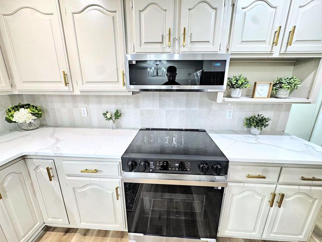 2317 N BAY STREET, Appleton, WI 54911