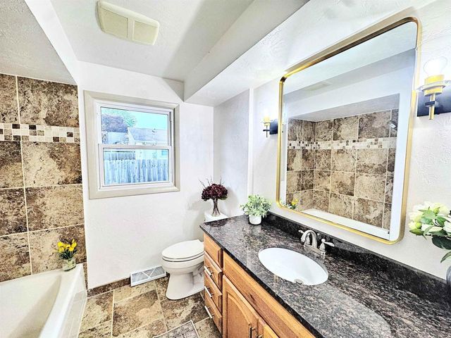 2317 N BAY STREET, Appleton, WI 54911