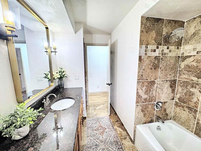 2317 N BAY STREET, Appleton, WI 54911