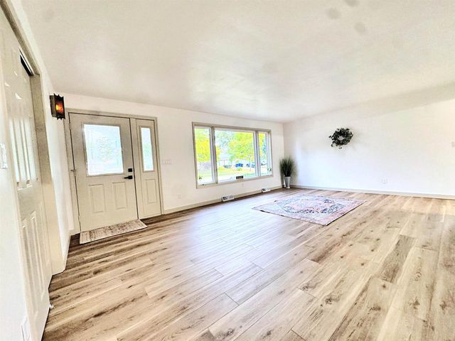 2317 N BAY STREET, Appleton, WI 54911