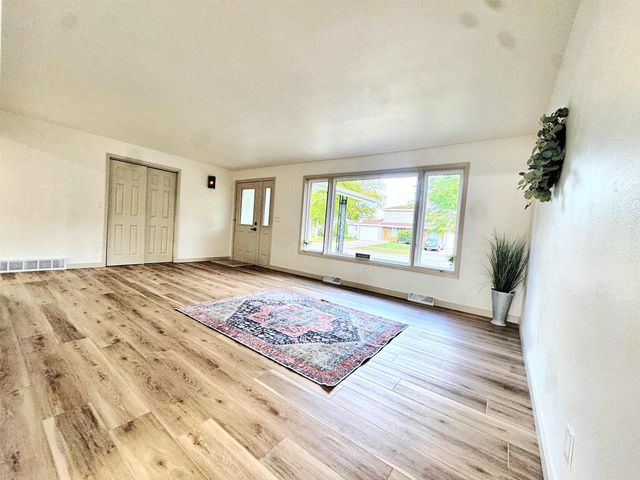 2317 N BAY STREET, Appleton, WI 54911