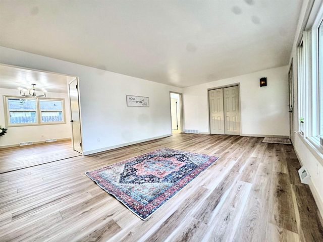 2317 N BAY STREET, Appleton, WI 54911