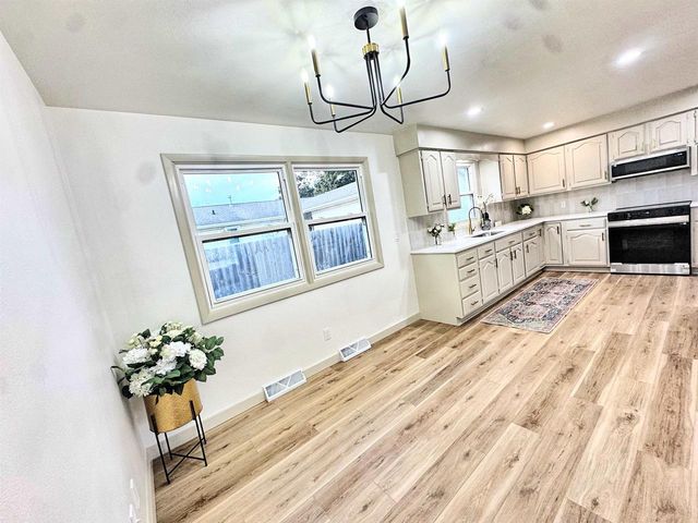 2317 N BAY STREET, Appleton, WI 54911