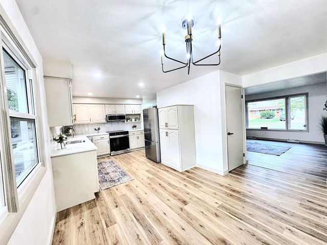 2317 N BAY STREET, Appleton, WI 54911