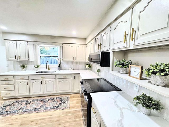 2317 N BAY STREET, Appleton, WI 54911