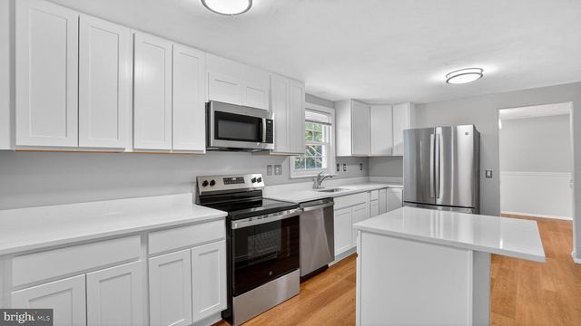 7912 PEPPERBOX LN, Pasadena, MD 21122
