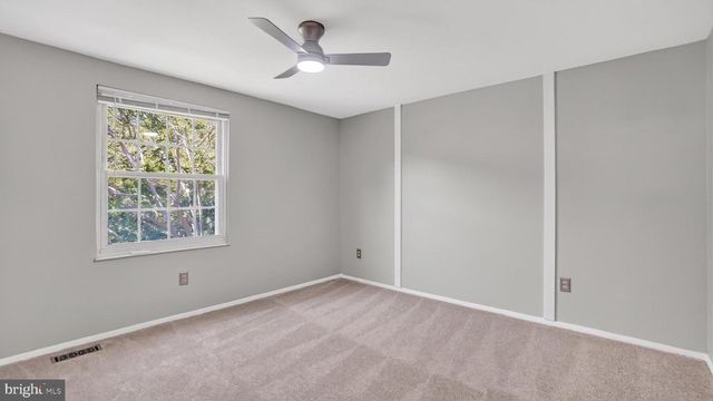 7912 PEPPERBOX LN, Pasadena, MD 21122