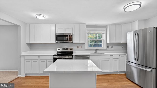 7912 PEPPERBOX LN, Pasadena, MD 21122