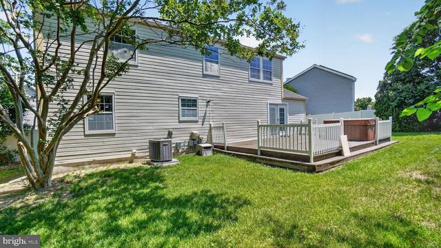 7912 PEPPERBOX LN, Pasadena, MD 21122