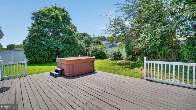 7912 PEPPERBOX LN, Pasadena, MD 21122