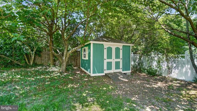 7912 PEPPERBOX LN, Pasadena, MD 21122