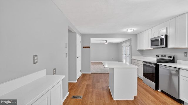 7912 PEPPERBOX LN, Pasadena, MD 21122