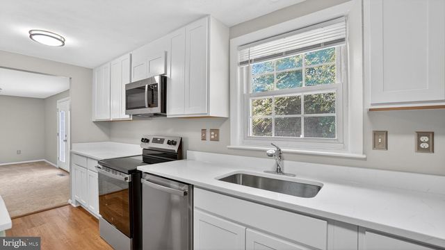 7912 PEPPERBOX LN, Pasadena, MD 21122