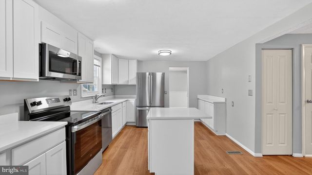 7912 PEPPERBOX LN, Pasadena, MD 21122