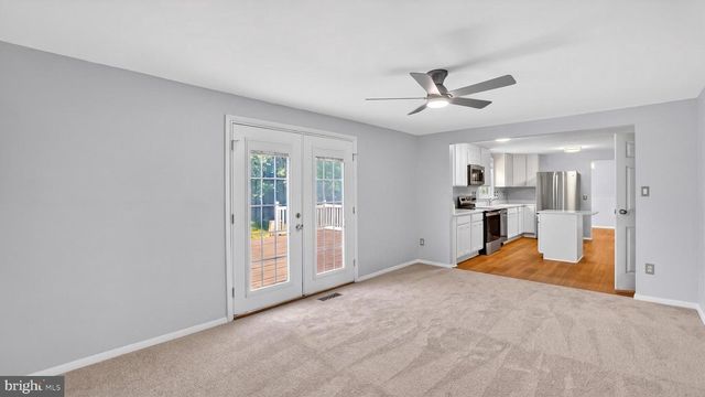 7912 PEPPERBOX LN, Pasadena, MD 21122