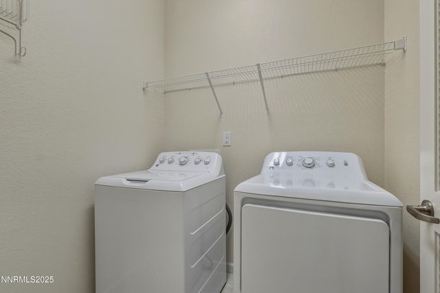 962 W End Street, Carson City, NV 89701