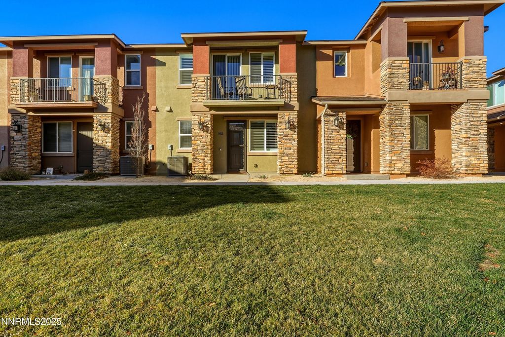 962 W End Street, Carson City, NV 89701