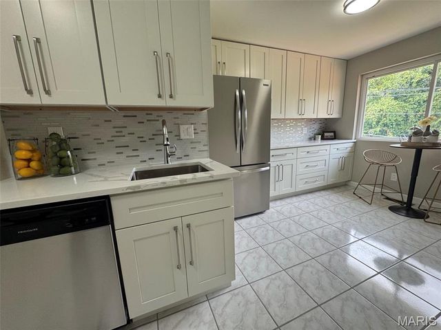 11923 Barkman Drive, St Louis, MO 63146