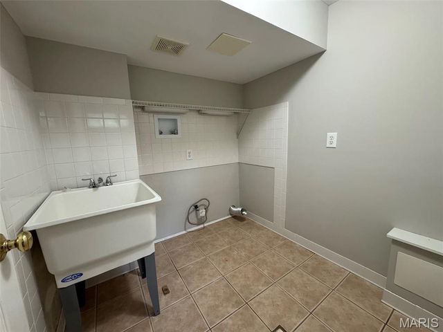 11923 Barkman Drive, St Louis, MO 63146