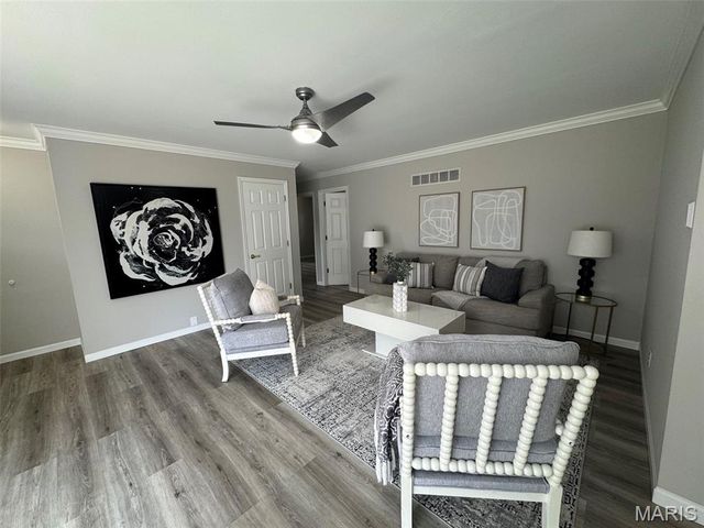 11923 Barkman Drive, St Louis, MO 63146