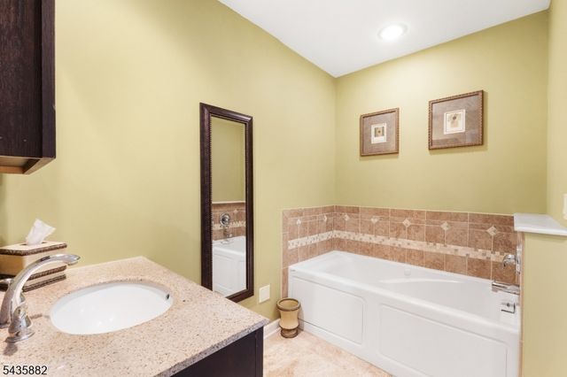 8 Robin Rd, Somerville Boro, NJ 08876